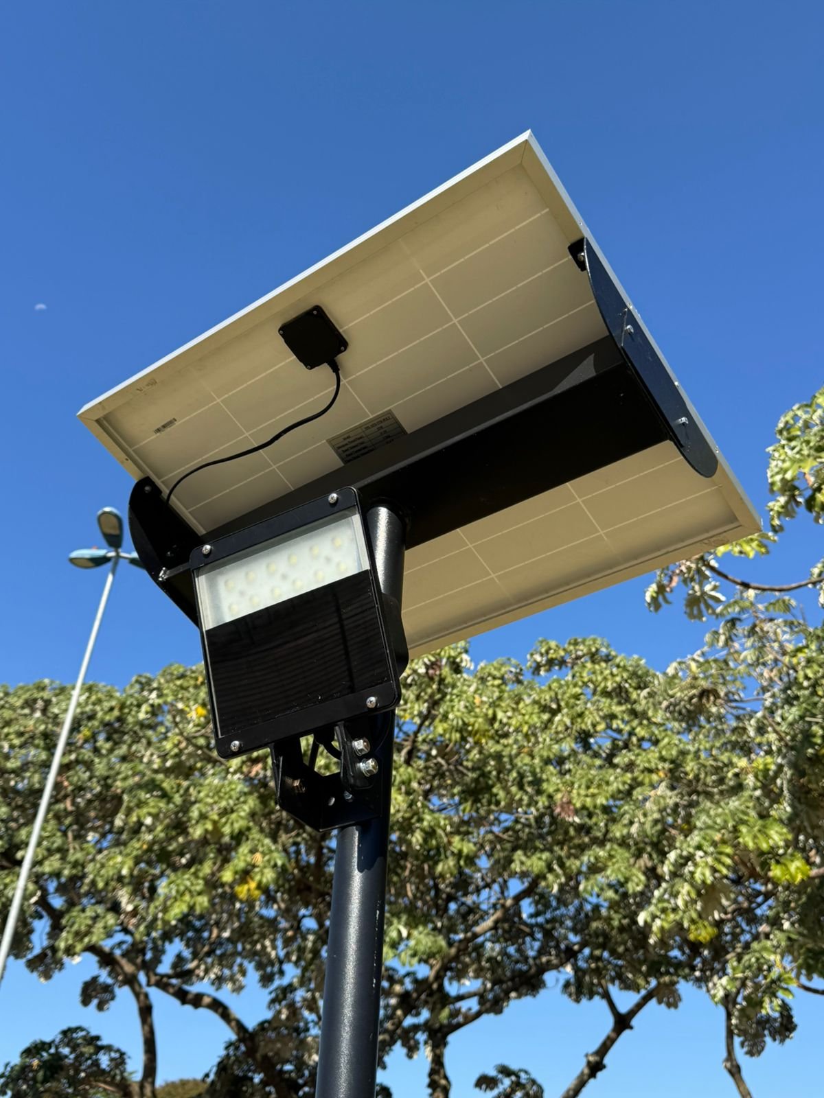 Luminária Solar Autônoma de Led 50W ou 100W